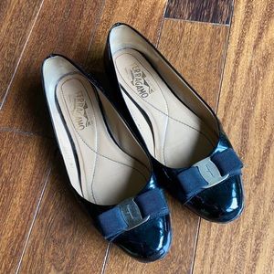 Authentic Ferragamo classic flats